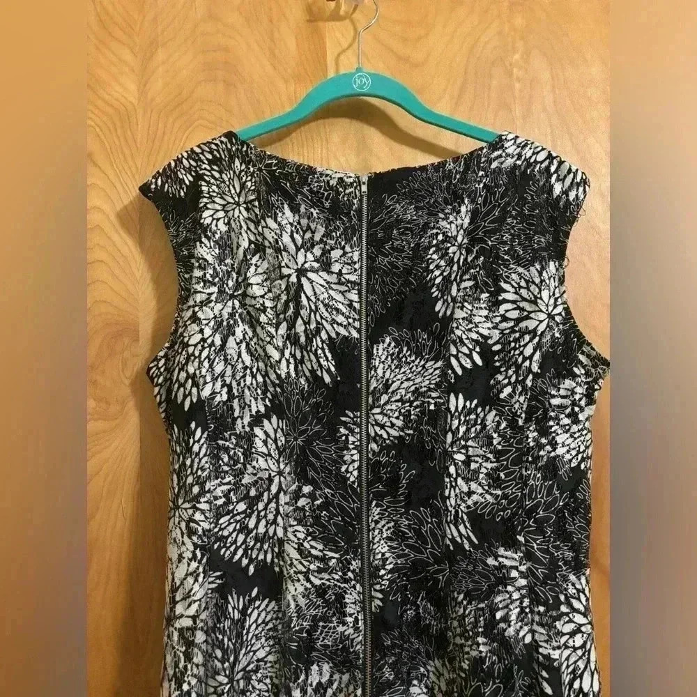 Black & White Floral Fit-and-Flare Dress - Picture 5 of 9